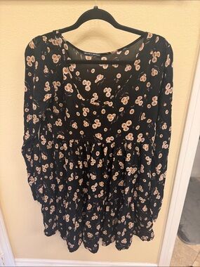 Brandy Melville Black Floral Tiered Long-Sleeve Tunic